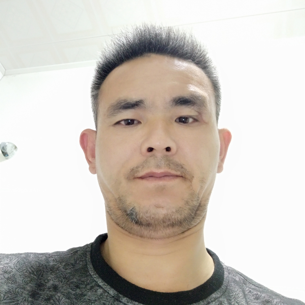 贪玩闻火车的照片