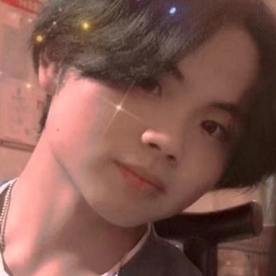 独特拿红酒的照片