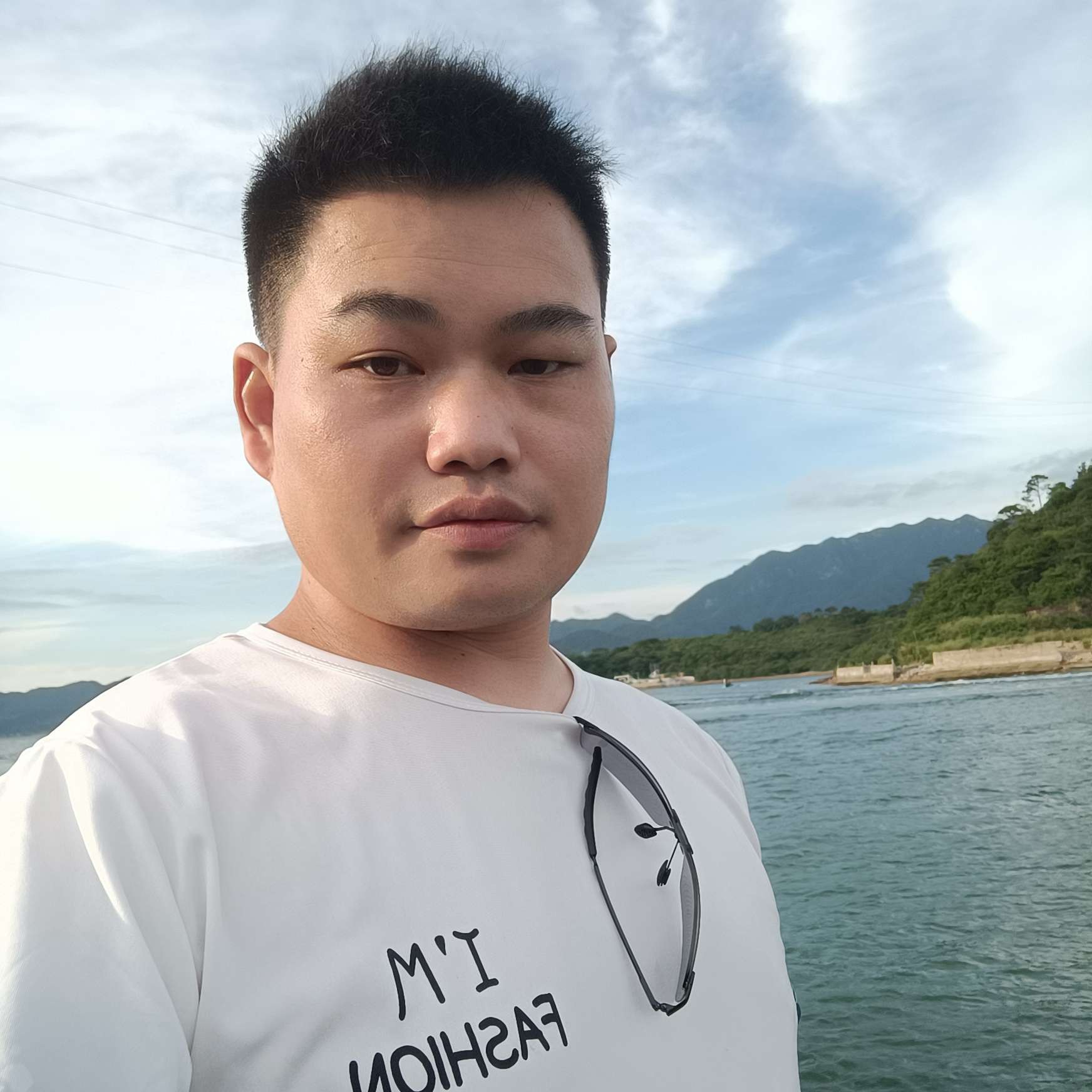 眼神倾心勤恳的照片