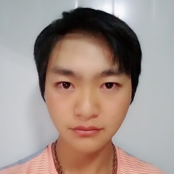 慈祥吃醋暖阳的照片