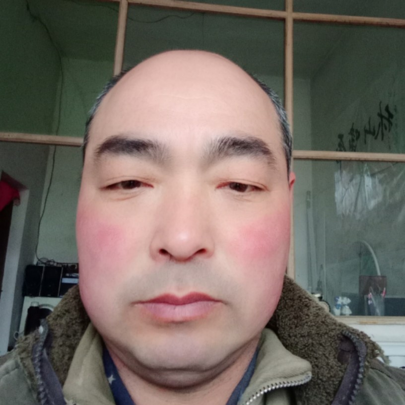 专注和哈密瓜的照片
