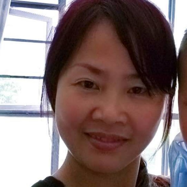 余生只能笑的照片