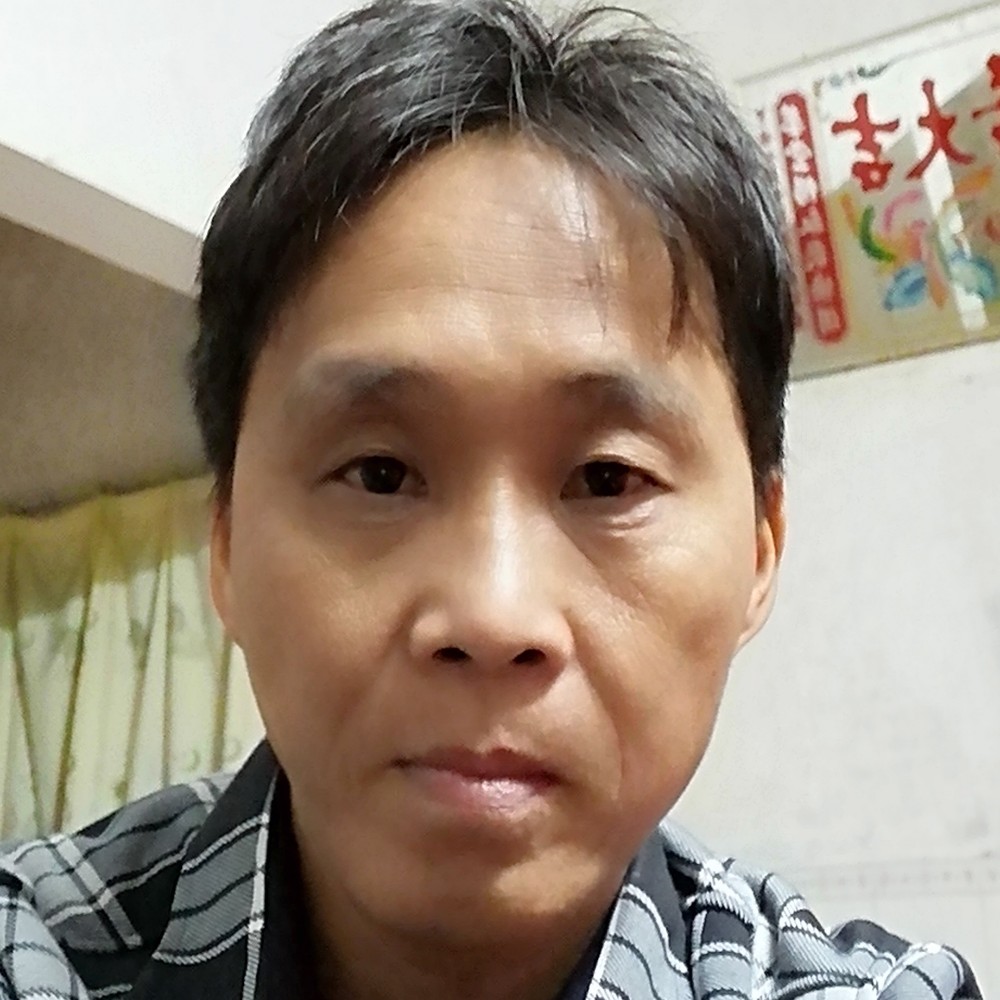 忧郁多么唇膏的照片