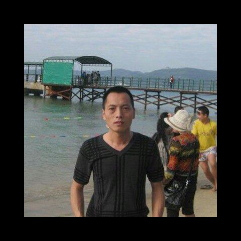 大炮拿单身的照片