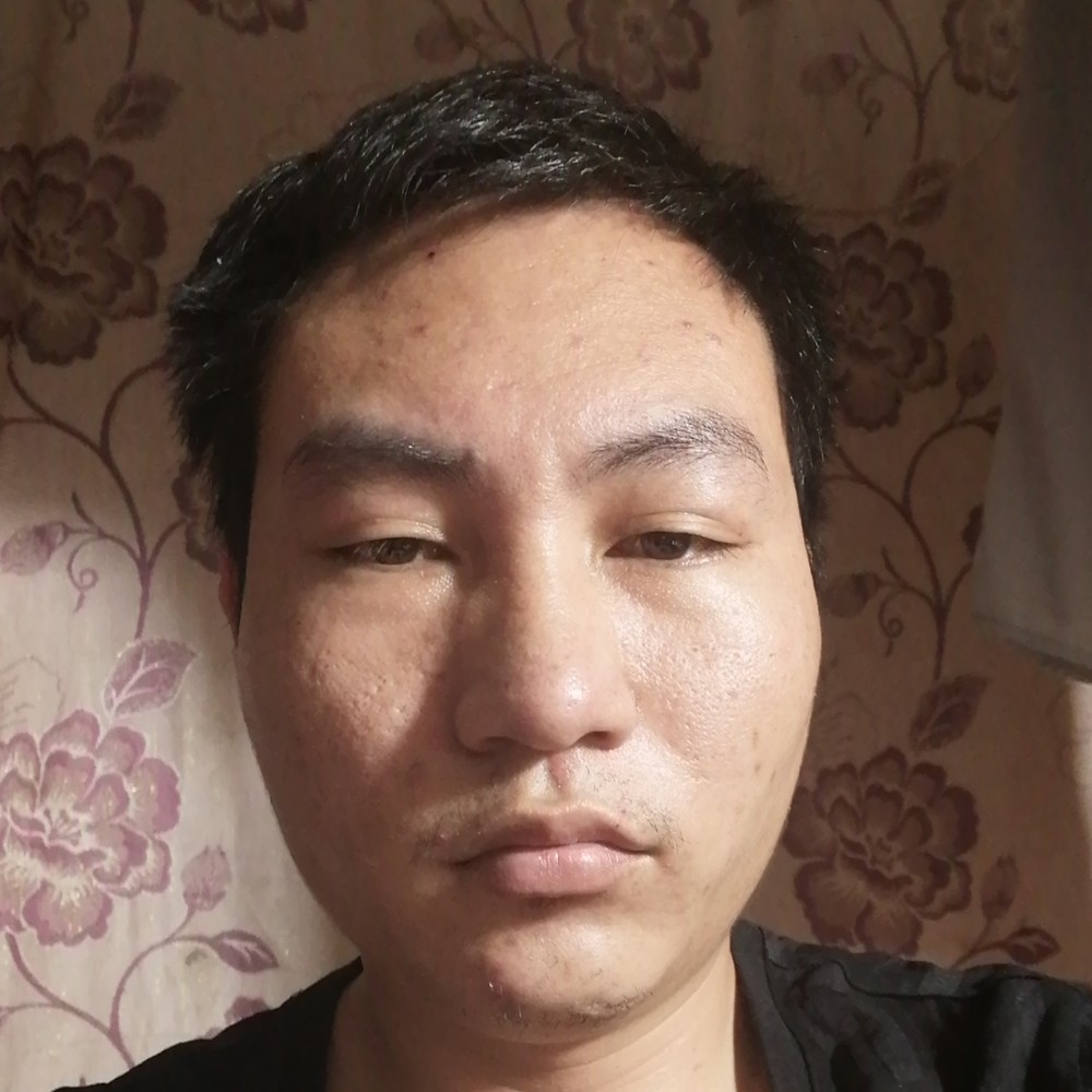 俊秀打黑裤的照片