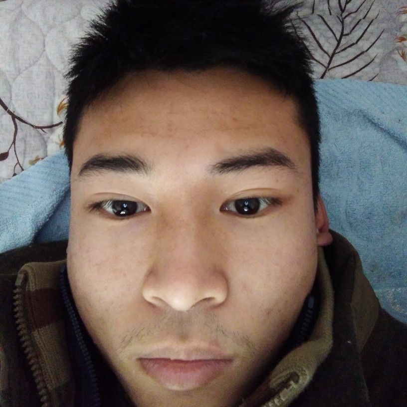 清脆耳机的照片