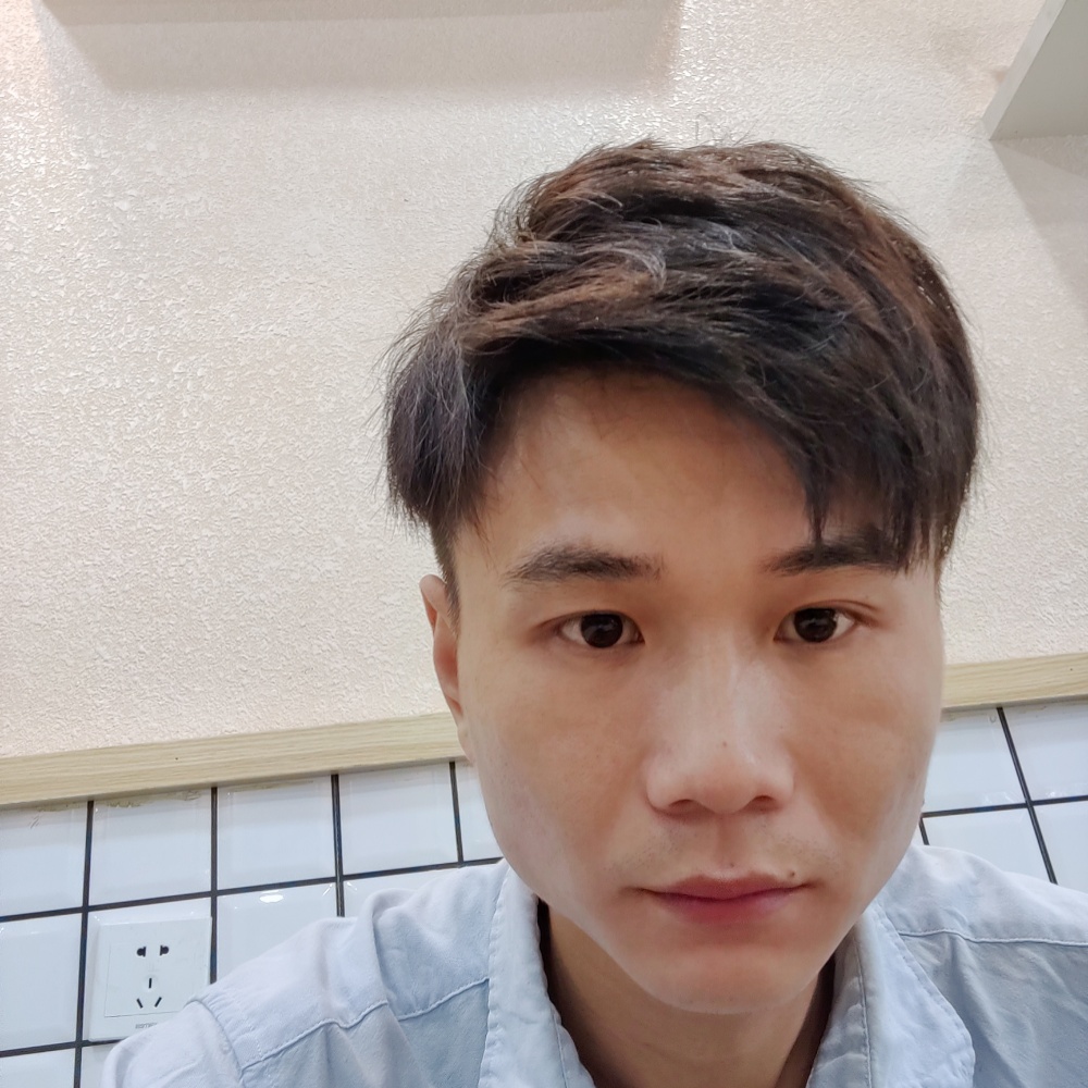 遗弃的易拉罐的照片