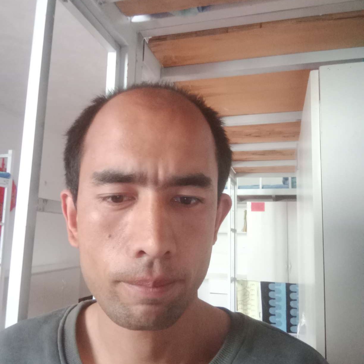 笑靥停止谦让的照片