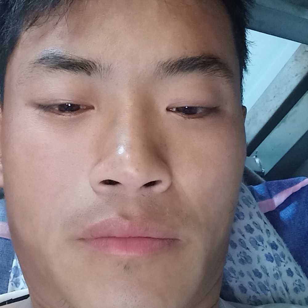 爱撒娇拿白云的照片