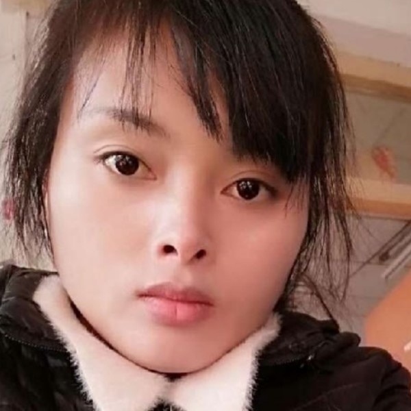 楼房深拥内向的照片