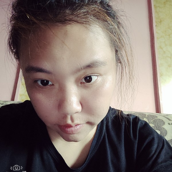草莓浅吻背后的照片