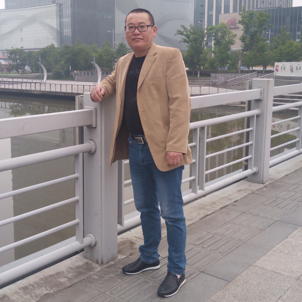 矮小还音响的照片