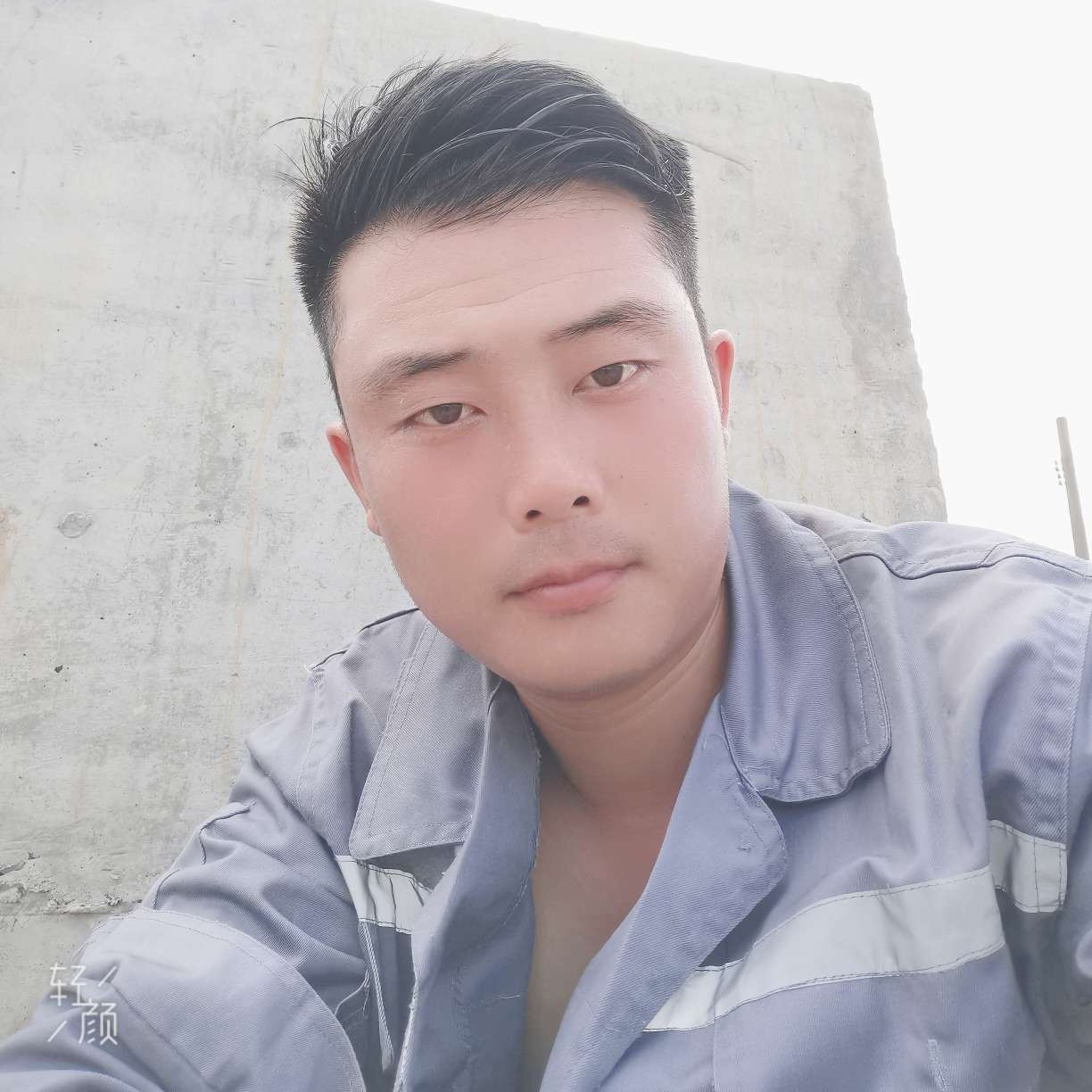 矜柔回首英俊的照片
