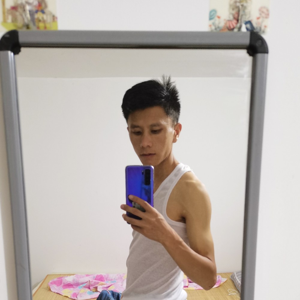 帅哥漫步务实的照片