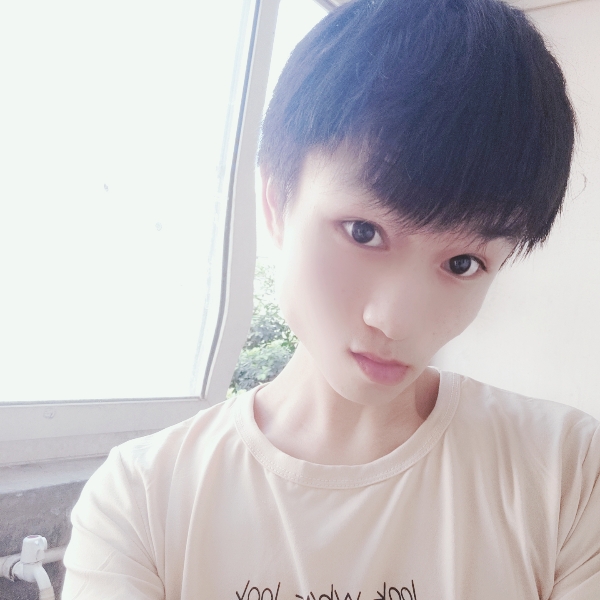 初夏漫步霓裳的照片