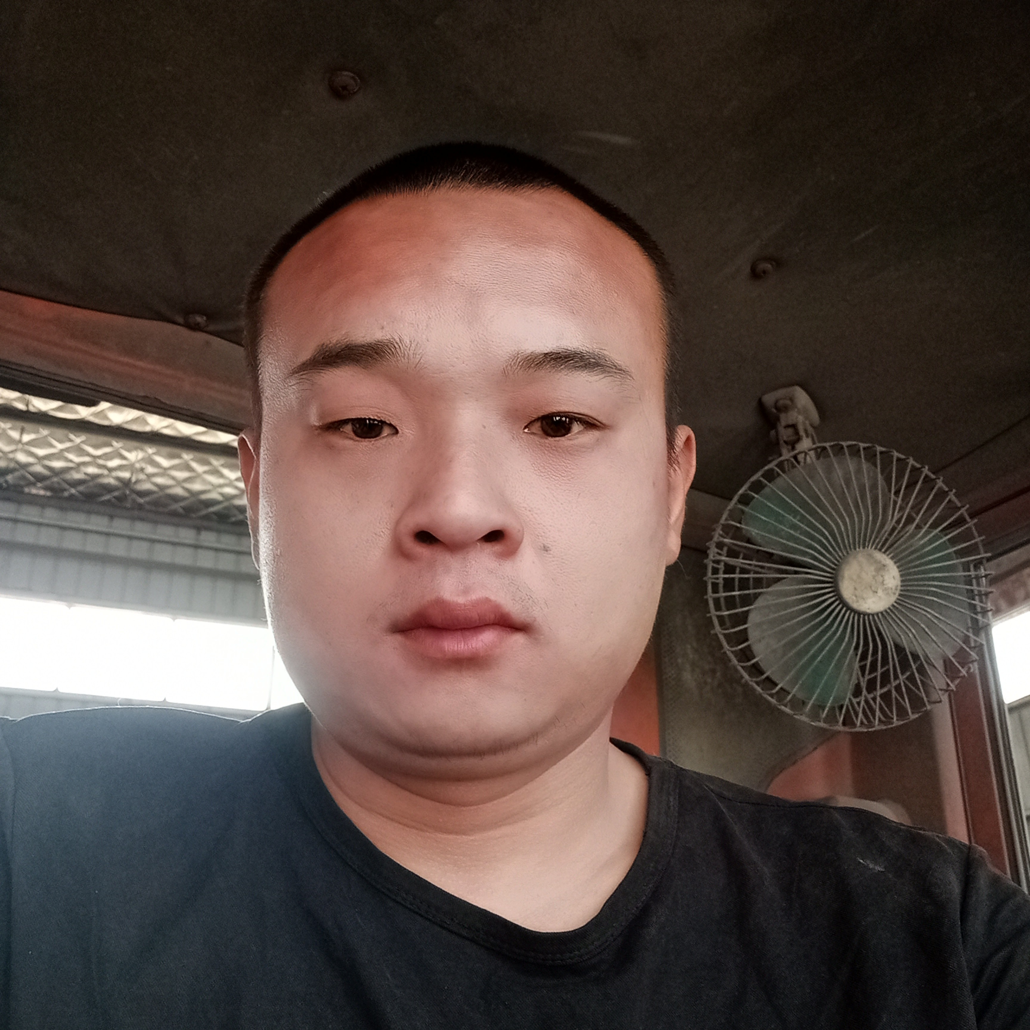 腼腆内向的照片