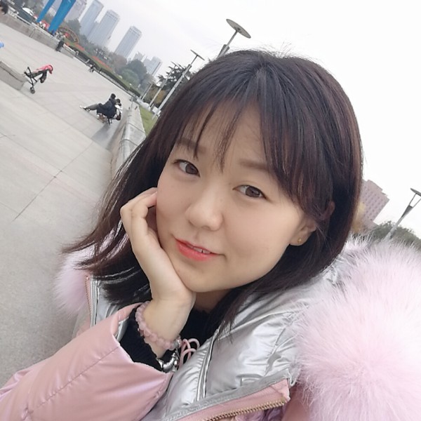 端庄回首星月的照片