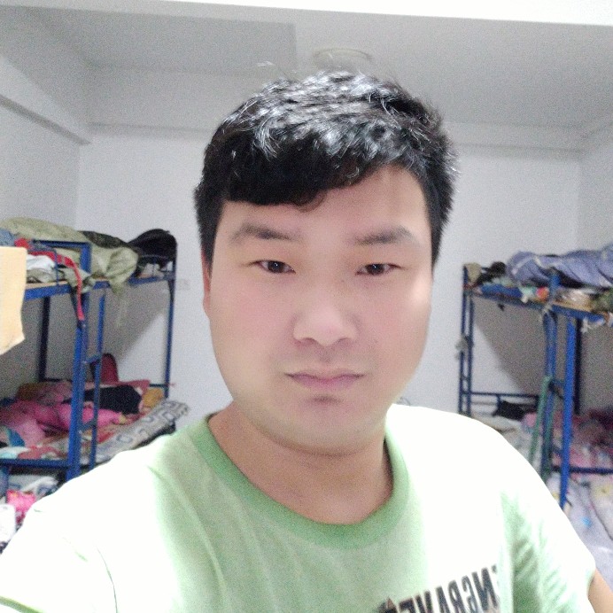 坐在房顶看星星的照片