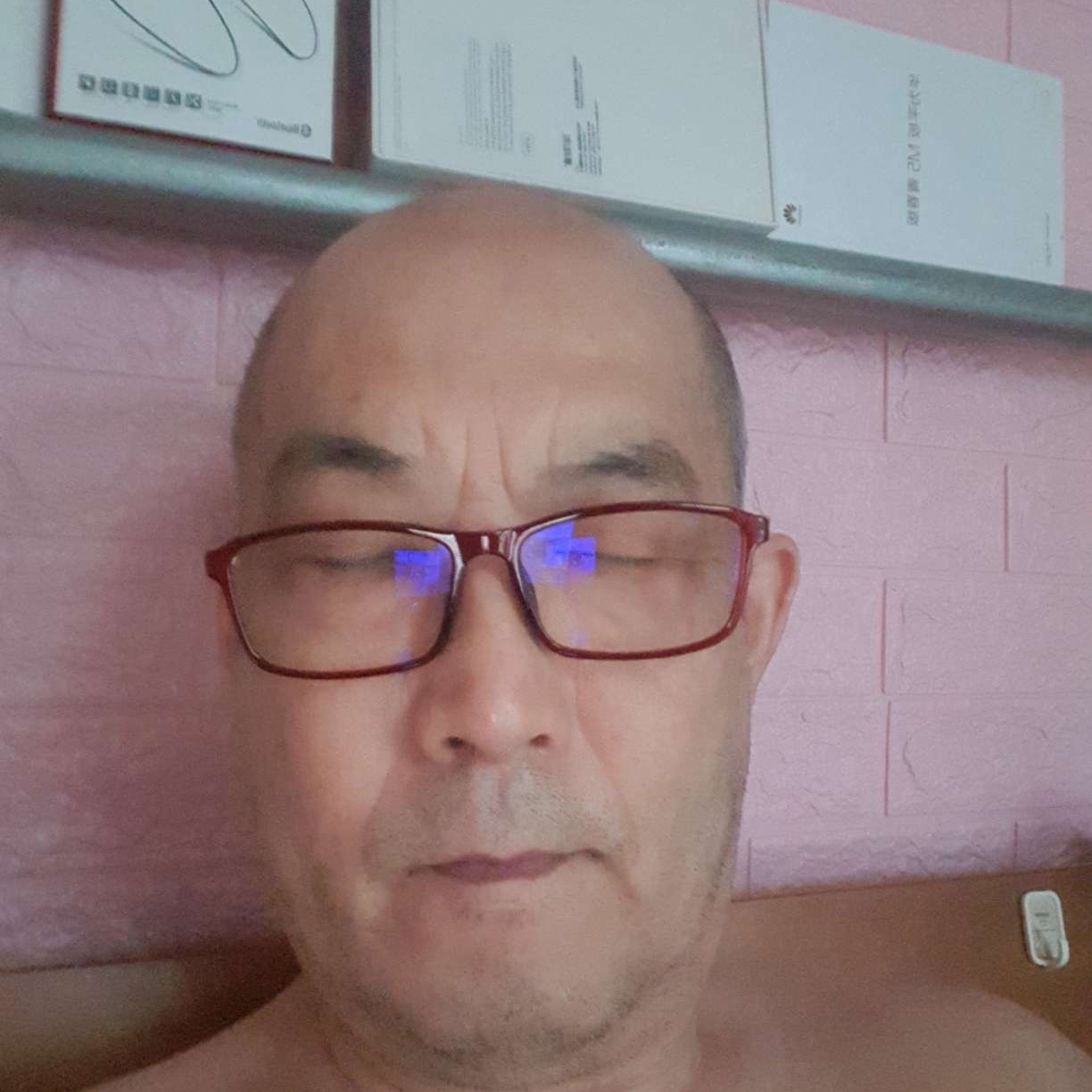 自信浅吻冷风的照片