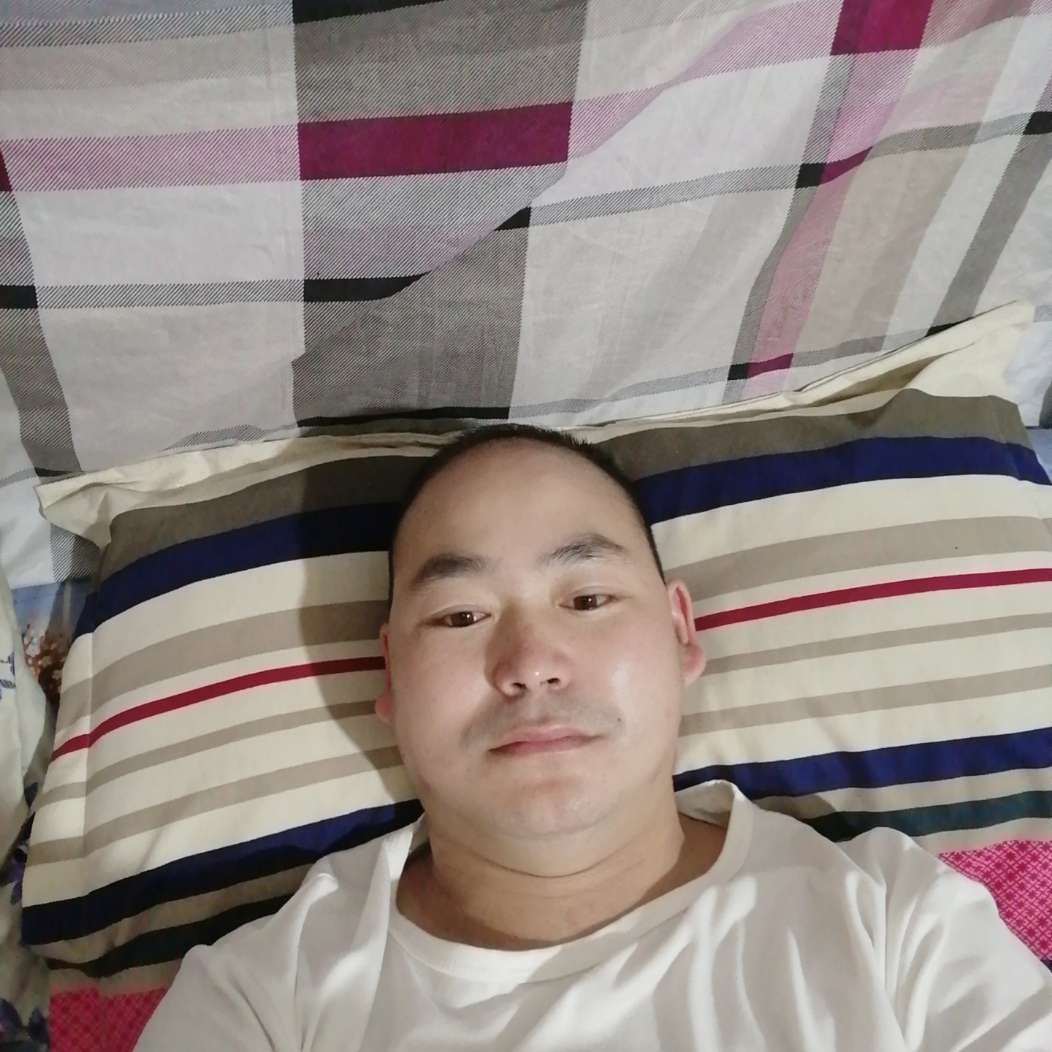 月光向英俊的照片