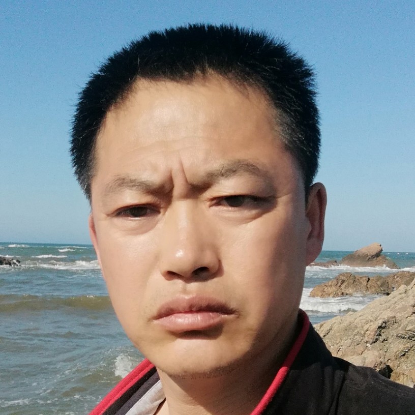 巨人俊逸的照片