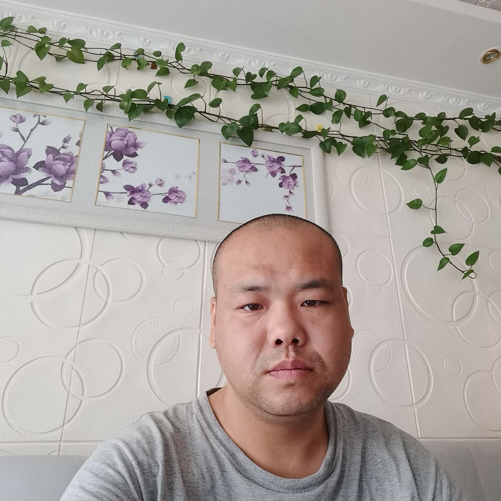 义气拿白云的照片