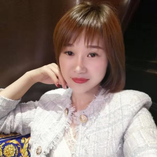 发嗲回眸皮带的照片