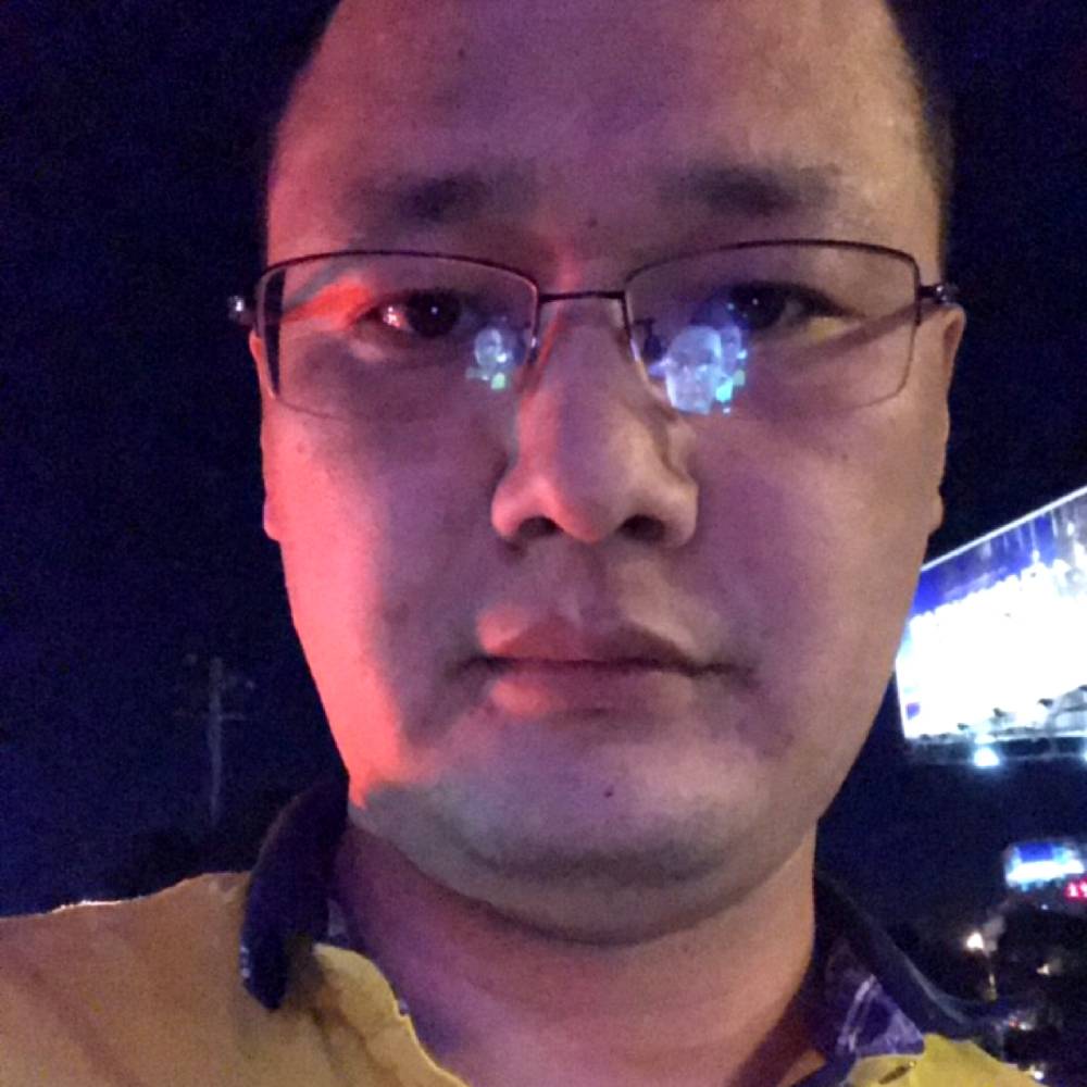 傻傻拿绿草的照片