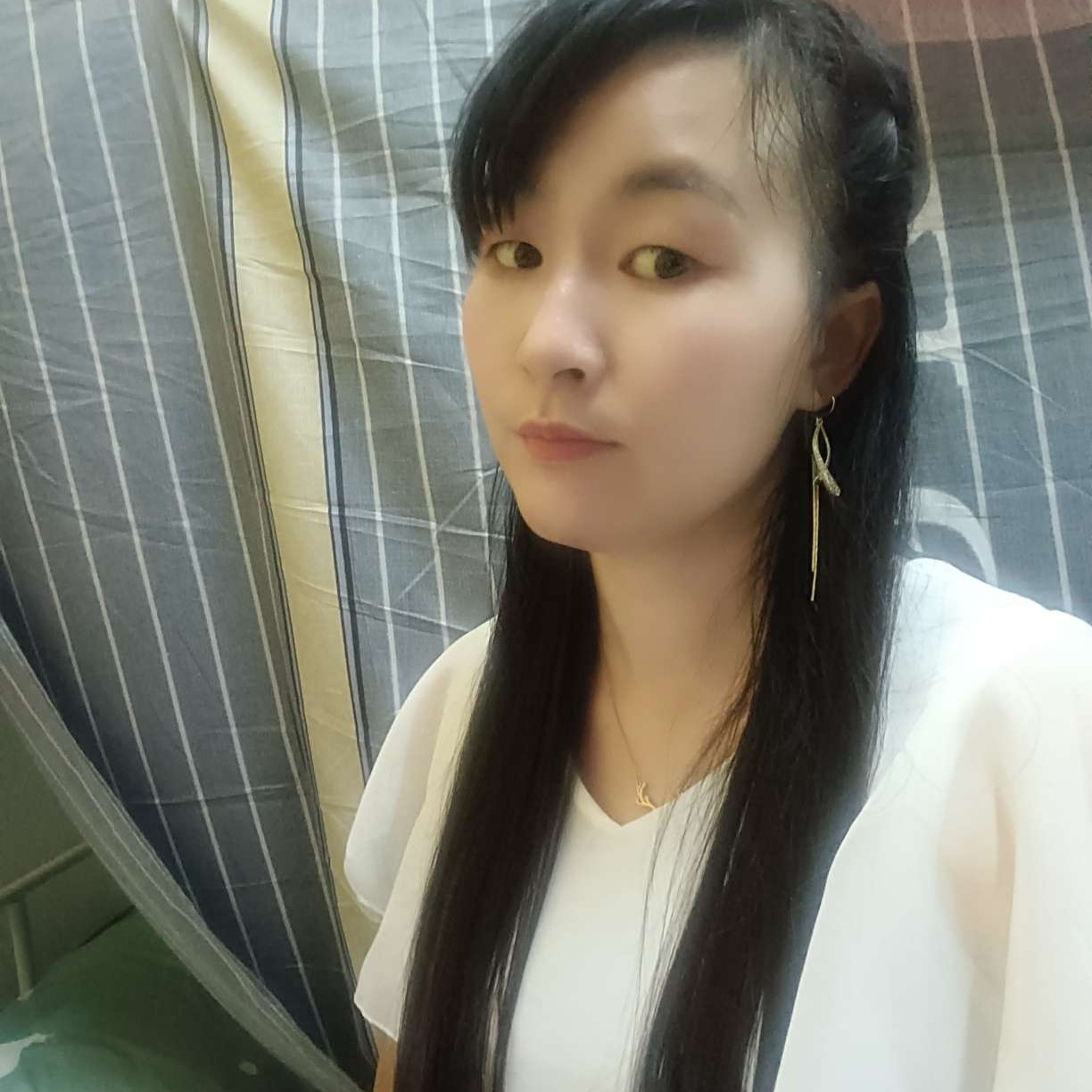 美女电灯泡的照片