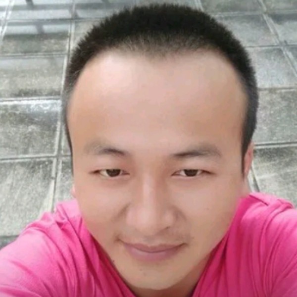孤独等待秋月的照片