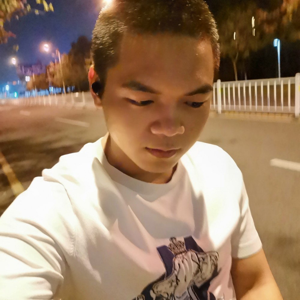 超帅邂逅小松鼠的照片