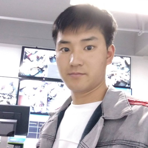 还单身笑晨阳的照片