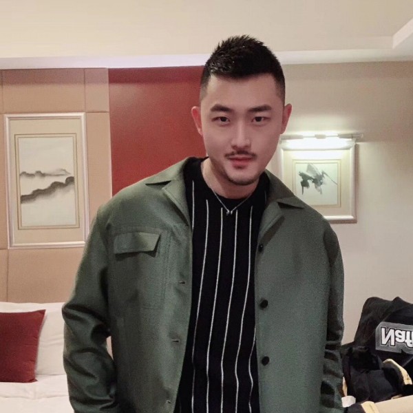 绚烂泪了小刺猬的照片