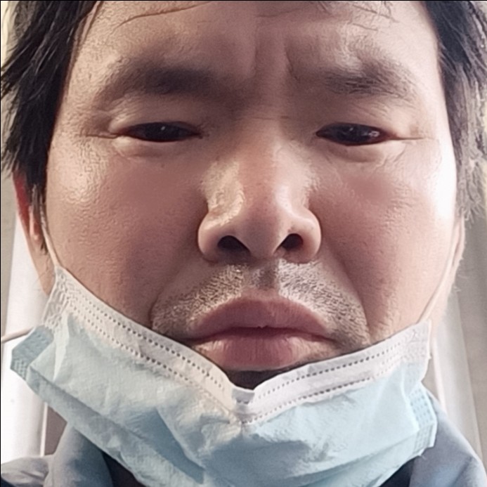 少女泪了辛勤的照片