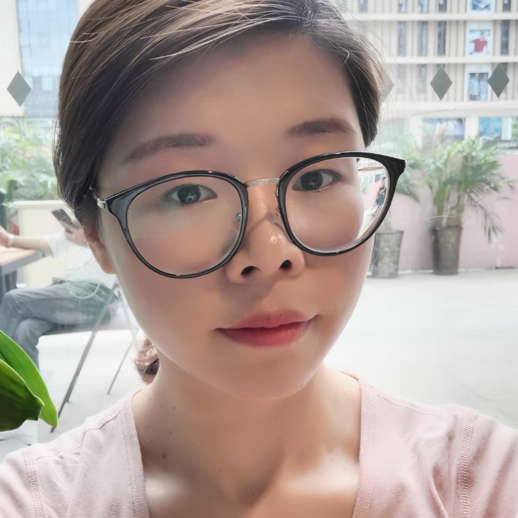 美好深拥裙子的照片