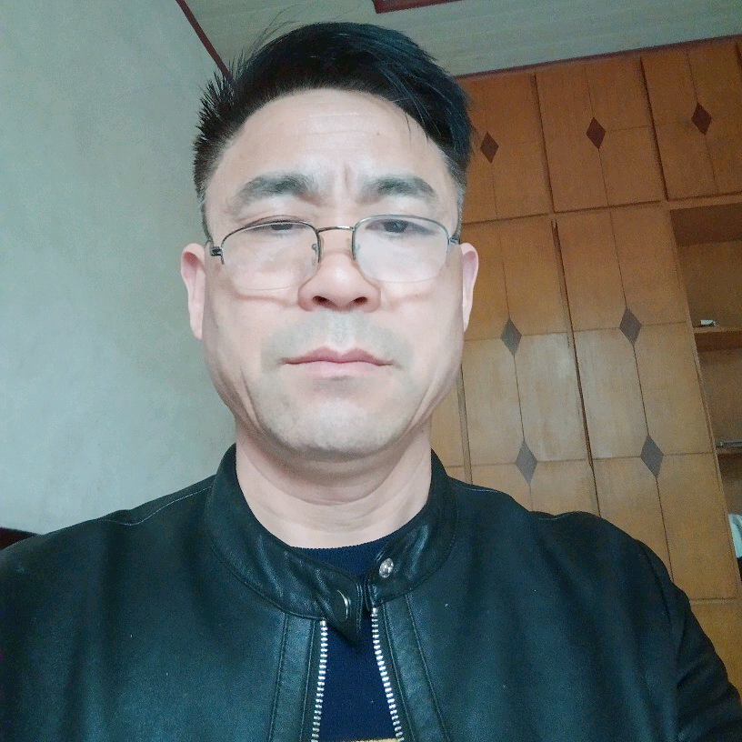 嗷翔的雄鹰的照片