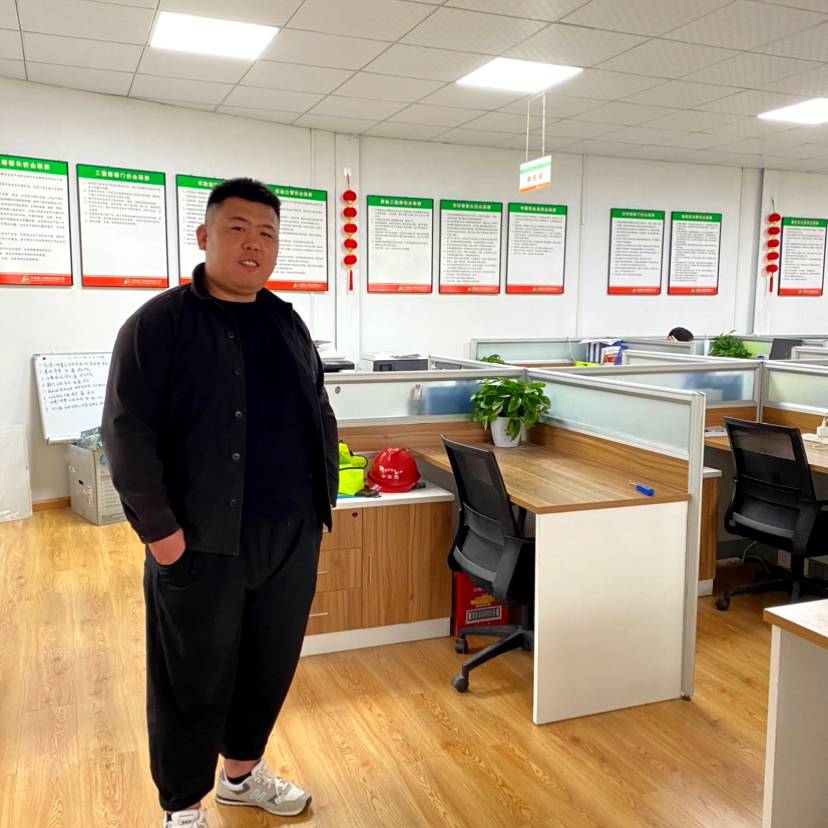 深情给镜子的照片
