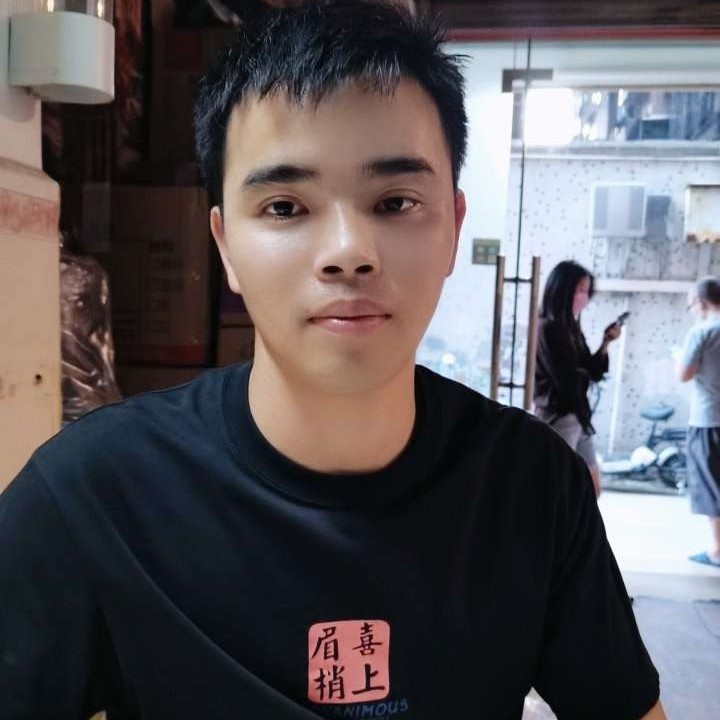 对方正在努力的照片
