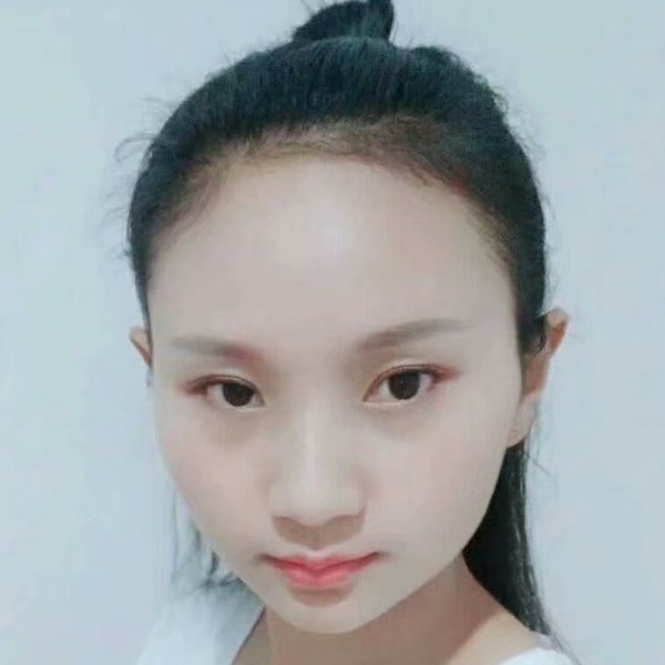 伶俐那水影的照片