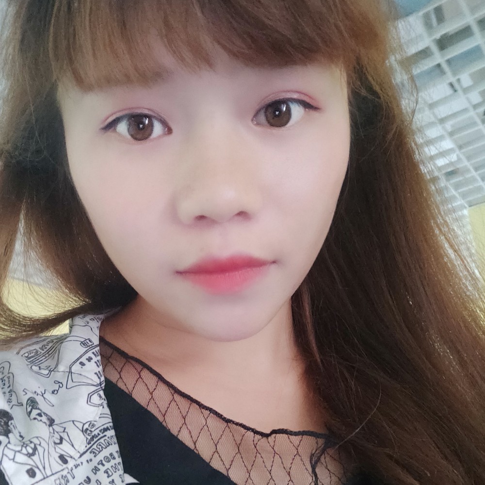 殷勤浅吻蜡烛的照片