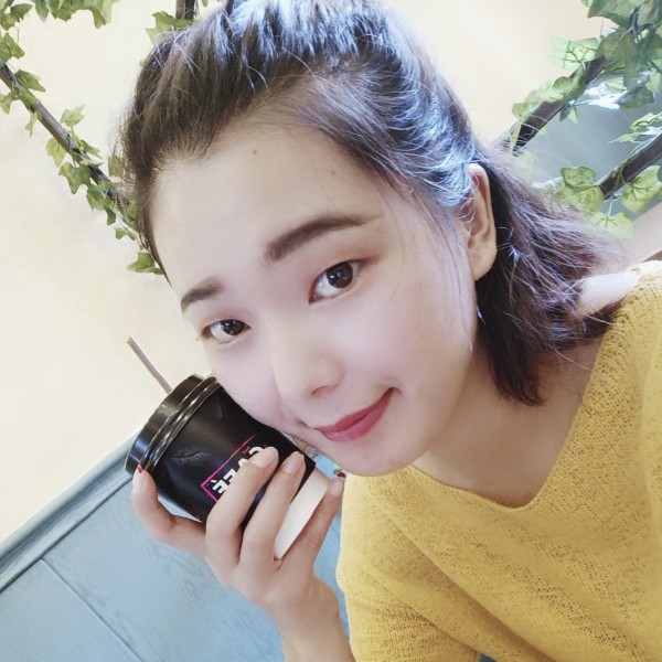 阳光下像个孩子的照片