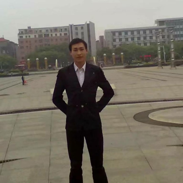 谁挽手故事的照片