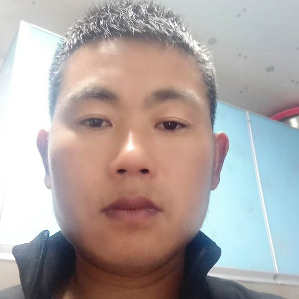 爱情浅吻虚拟的照片