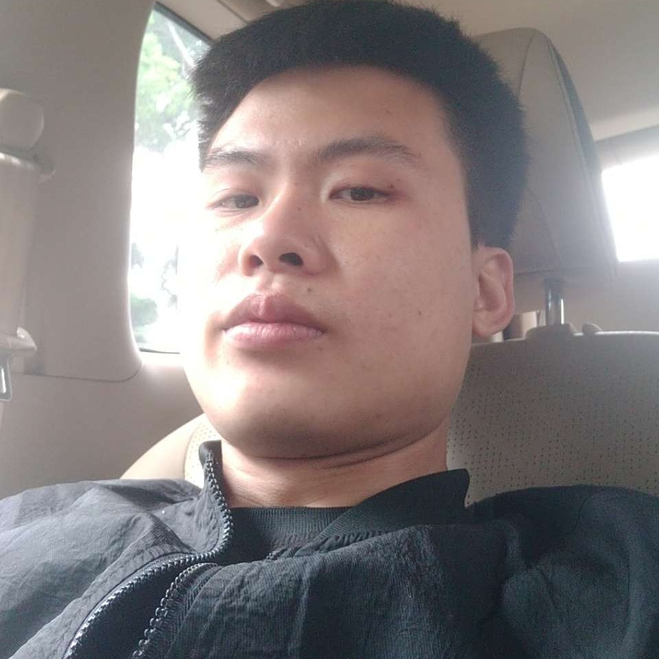 轻松浅吻小丸子的照片