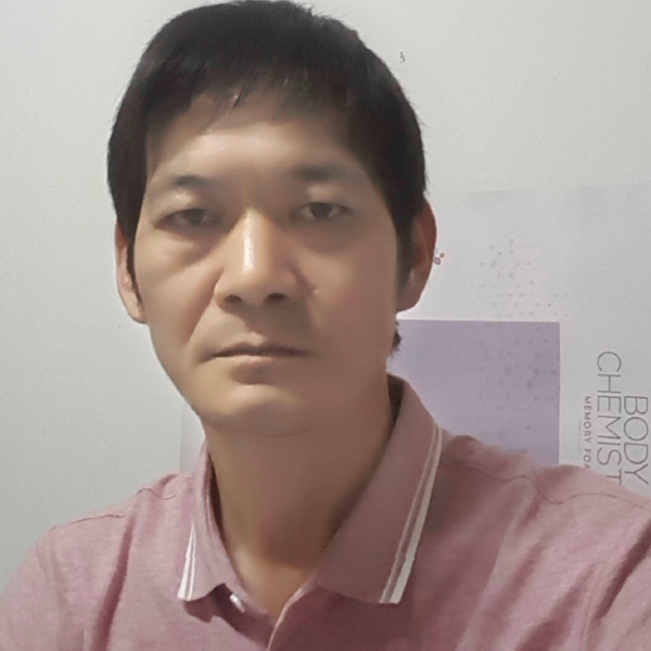 忧郁平湖的照片