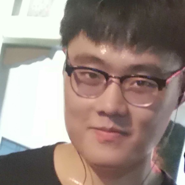 贤惠巨人的照片