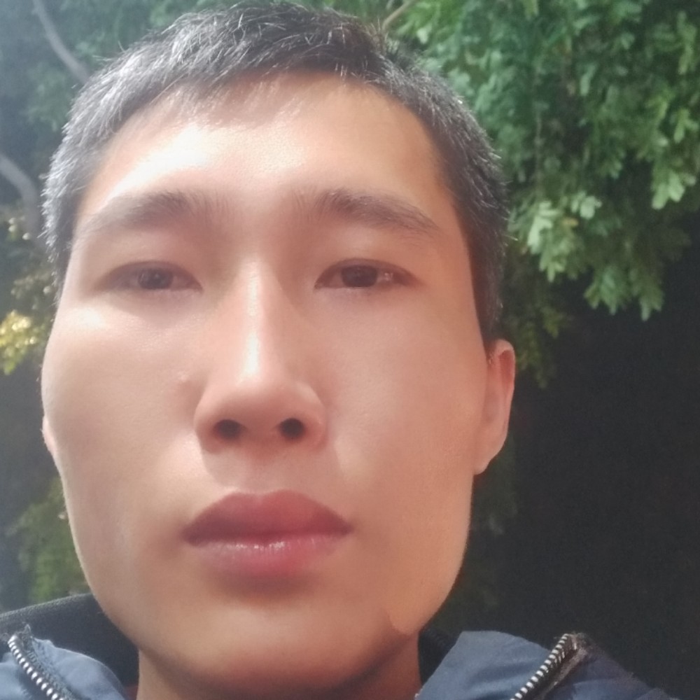 帅哥闻寂寞的照片