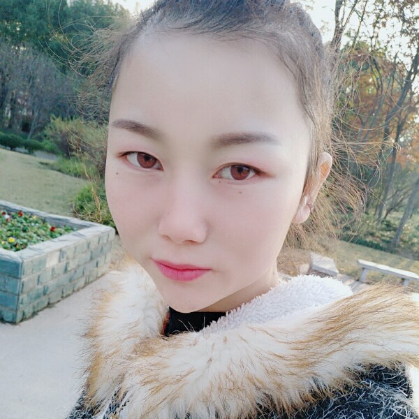 妩媚初妆的照片