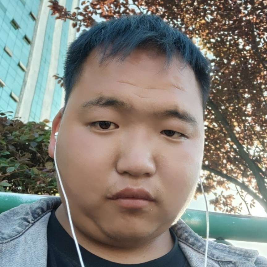板凳蹙眉威武的照片