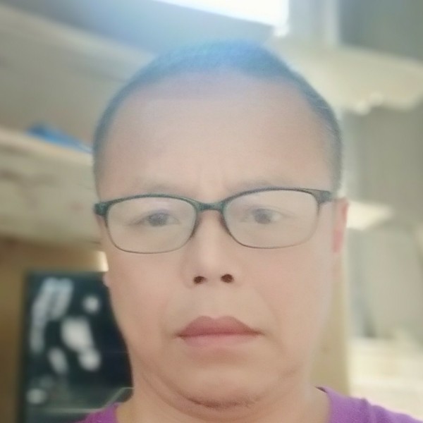 漂流的船的照片